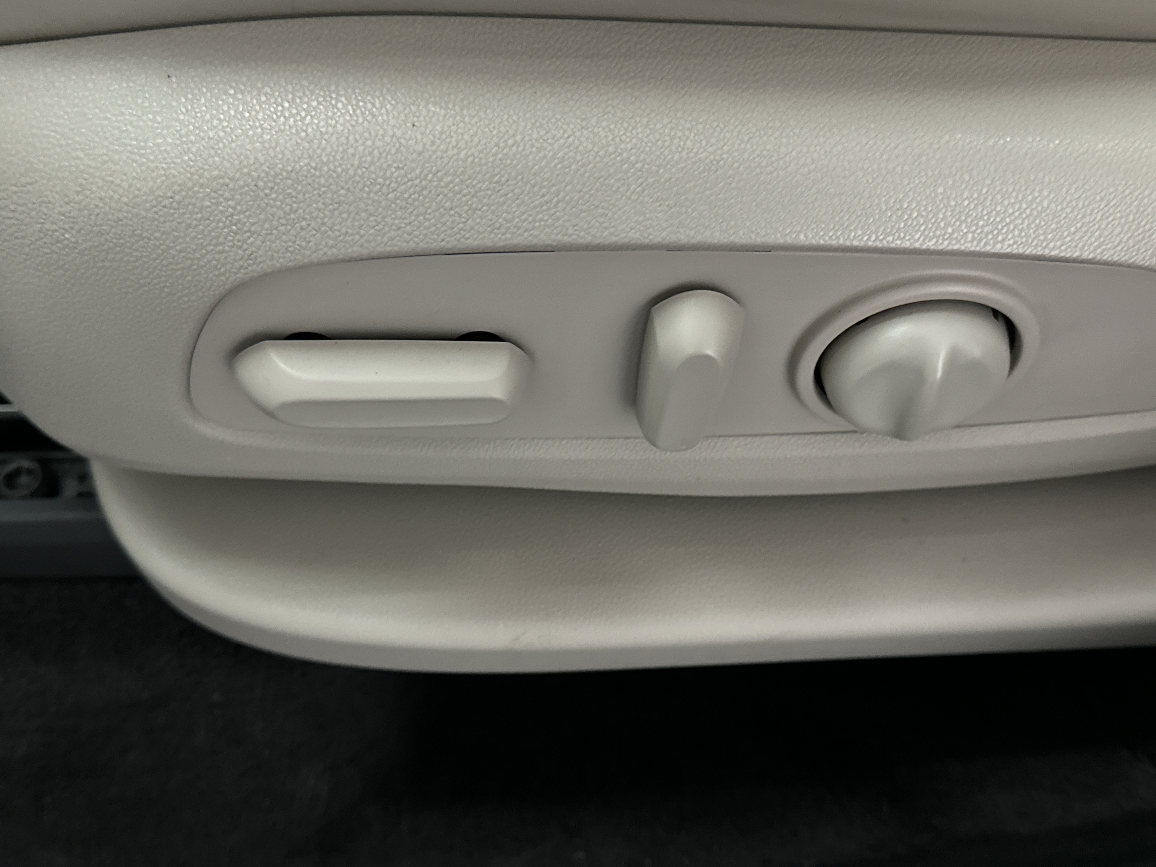 Used 2020 Buick Enclave Essence w/ Sound and Sites Package FWD image 20