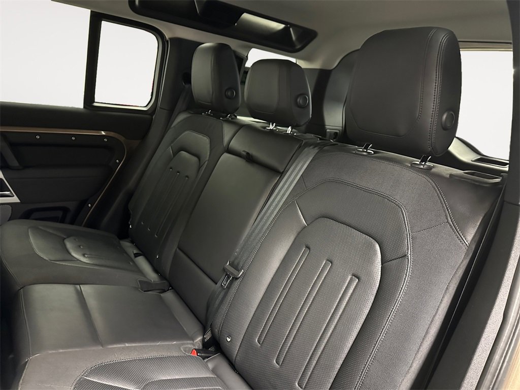 Used 2020 Land Rover Defender 110 SE image 13