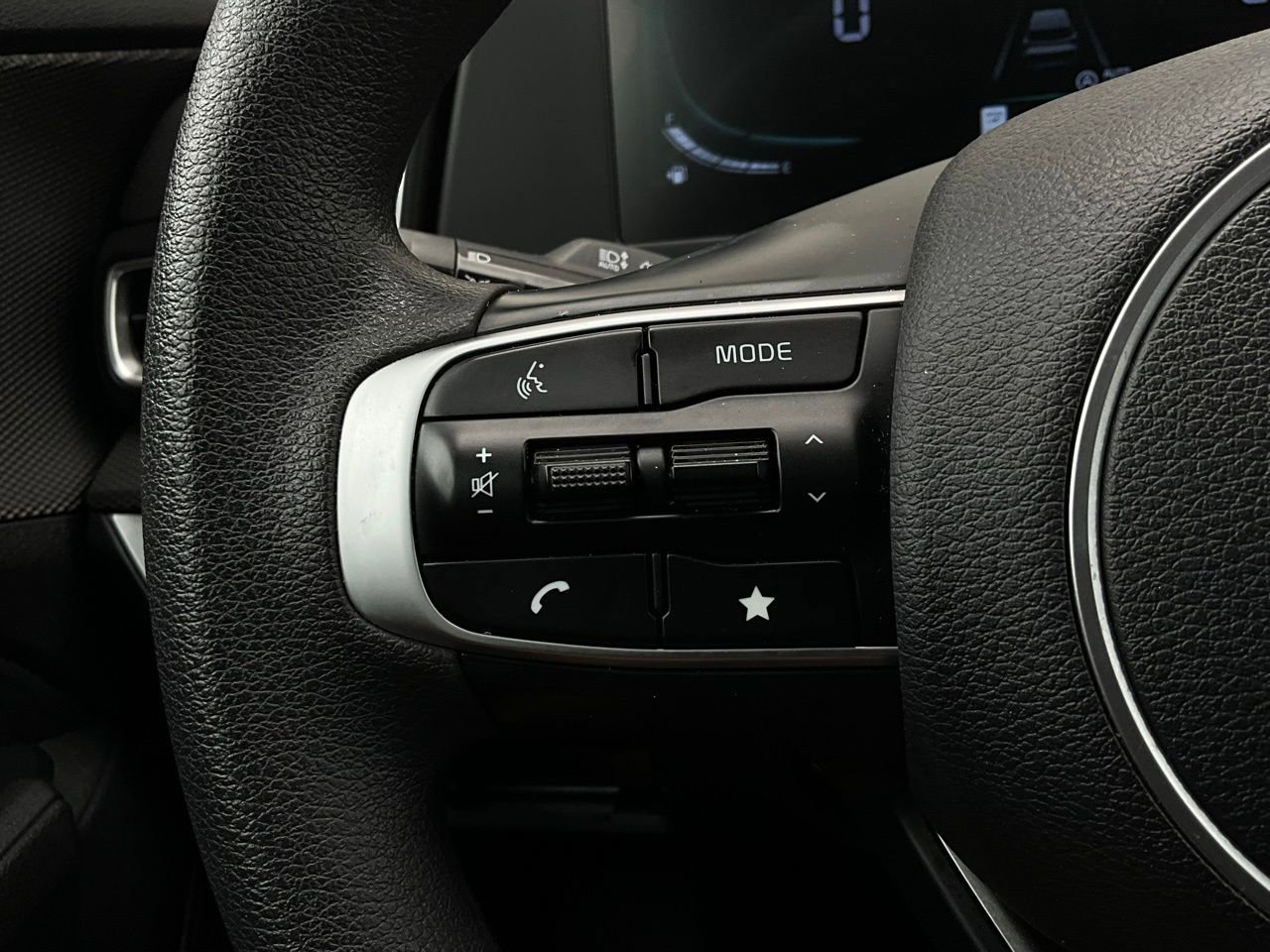 Used 2025 Kia Sportage LX image 31