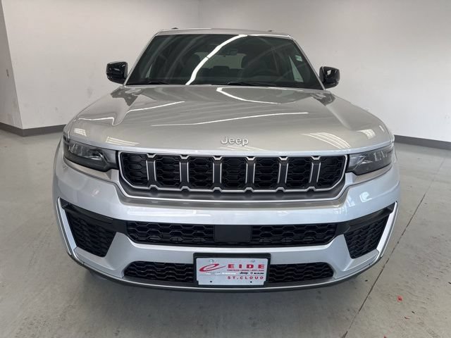 New 2026 Jeep Grand Cherokee Limited w/ Trailer Tow Package AWD/4WD image 2
