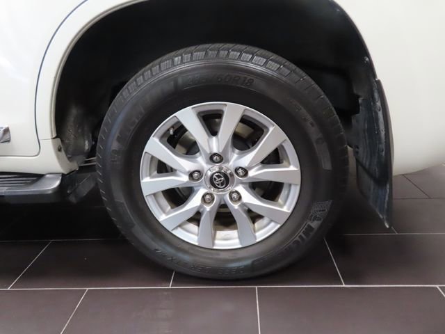 Used 2016 Toyota Land Cruiser image 15