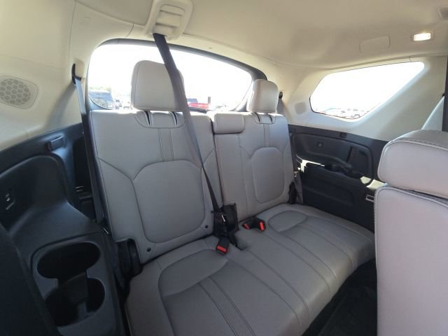 Used 2024 Honda Pilot Touring image 18