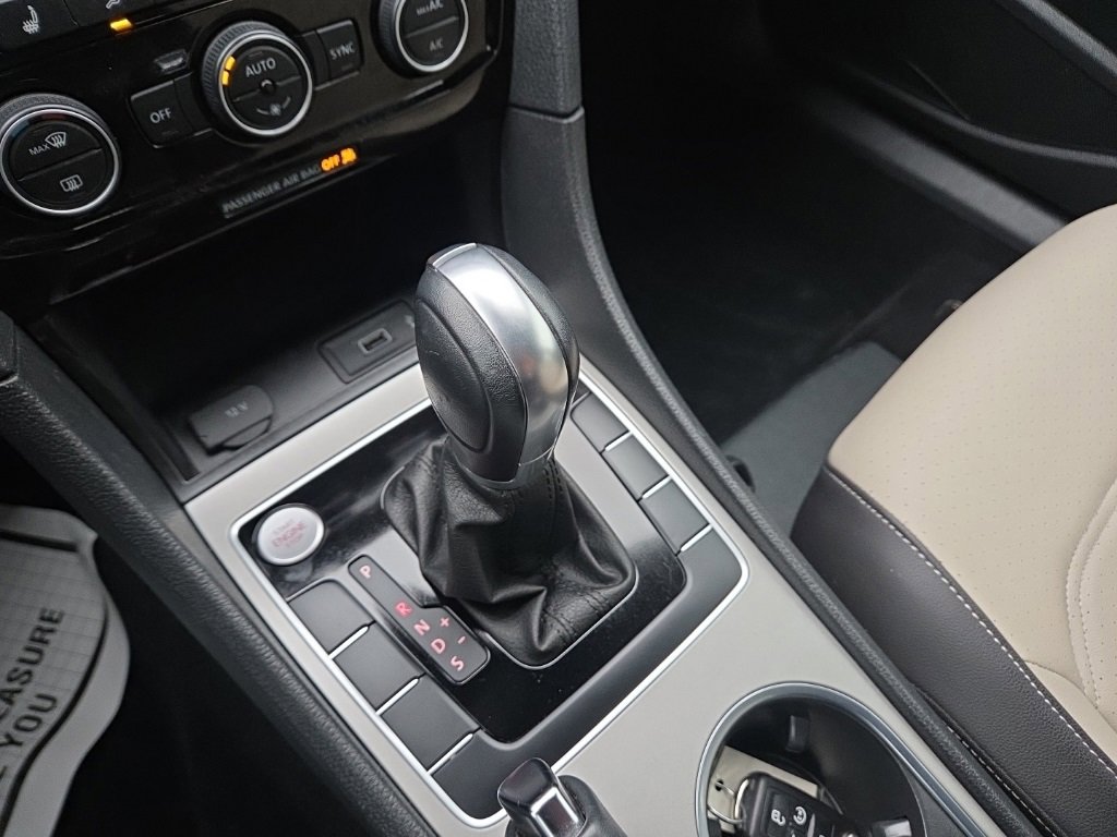 Used 2021 Volkswagen Passat 2.0T R-Line image 31