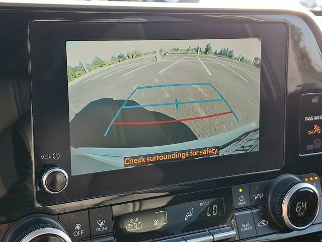 Used 2023 Toyota Highlander XLE image 18