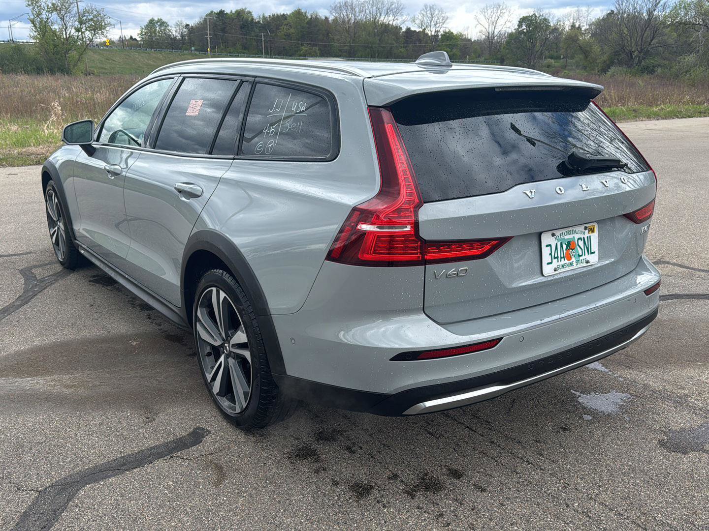 Used 2025 Volvo V60 B5 Cross Country Plus AWD/4WD image 3