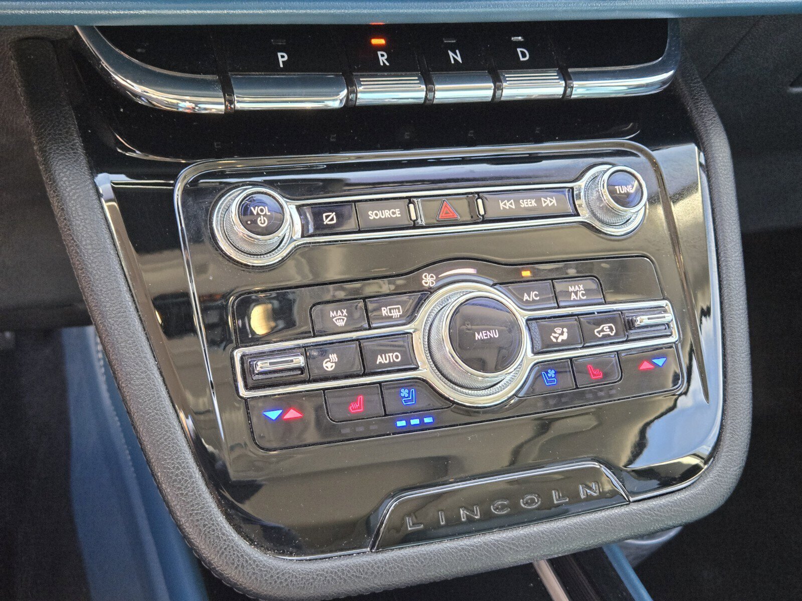 Used 2021 Lincoln Corsair Reserve w/ Equipment Group 201A image 21