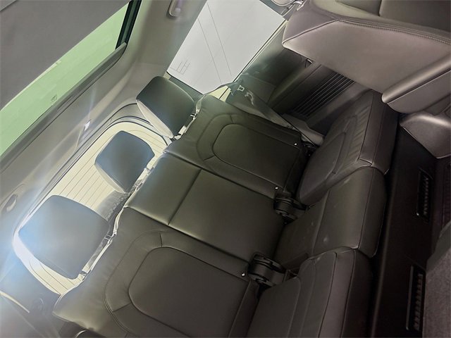 Used 2025 Land Rover Defender 130 S image 27