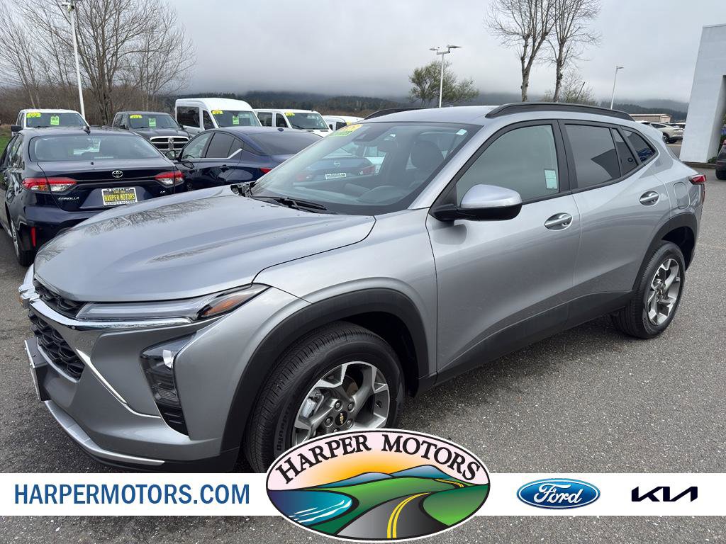 Used 2025 Chevrolet Trax LT w/ LT Convenience Package image 1