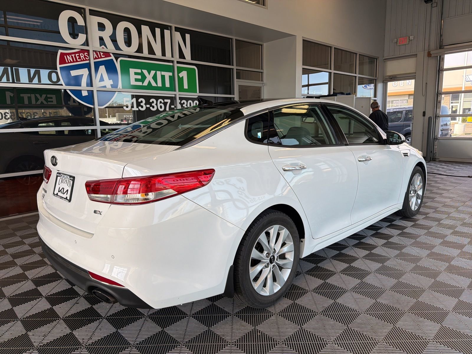 Used 2017 Kia Optima EX w/ Premium Package image 6
