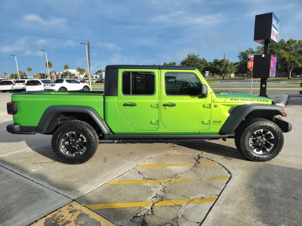 Used 2026 Jeep Gladiator Rubicon w/ Safety Group AWD/4WD image 6