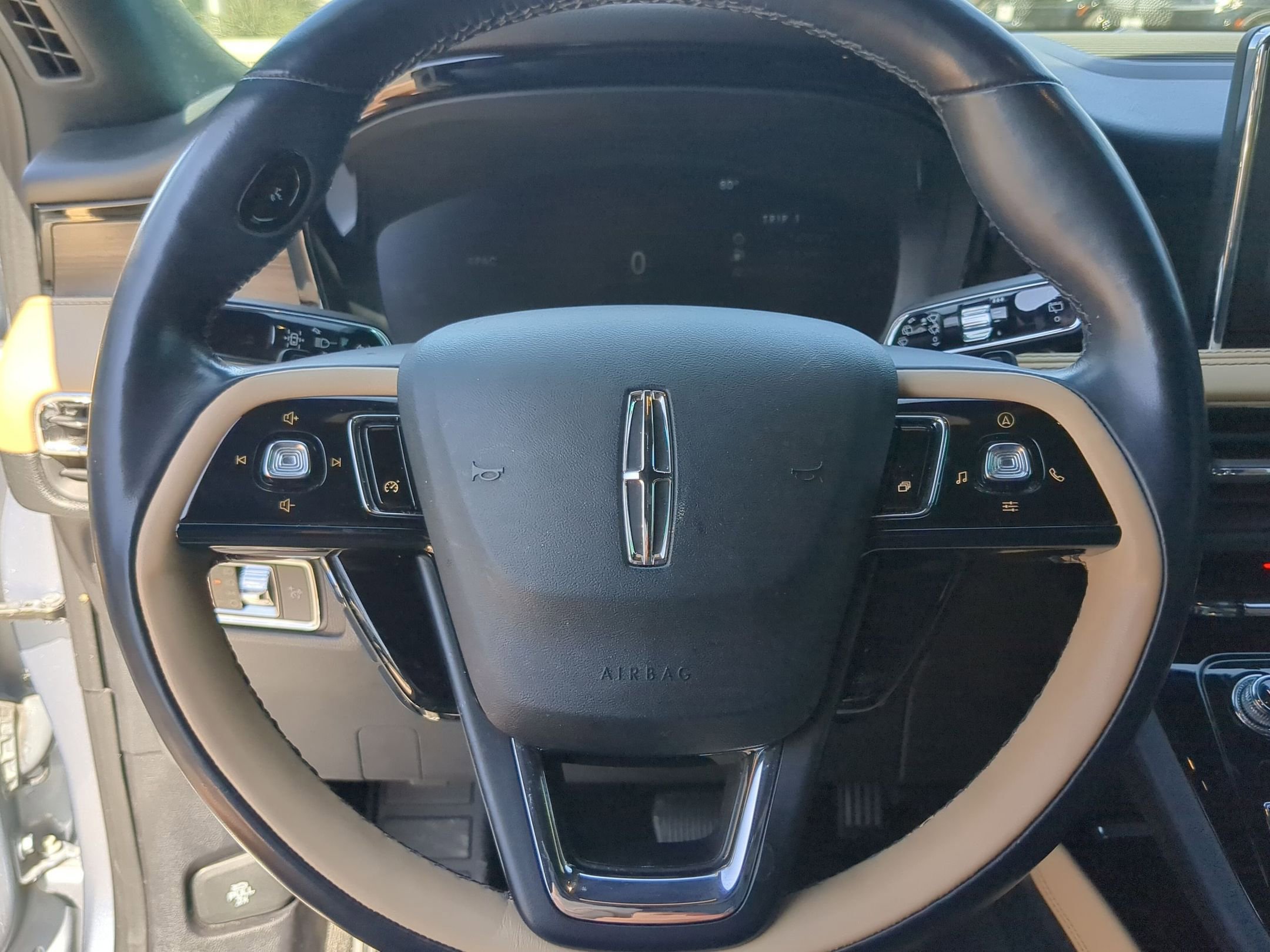 Used 2022 Lincoln Corsair Reserve w/ Elements Package image 13