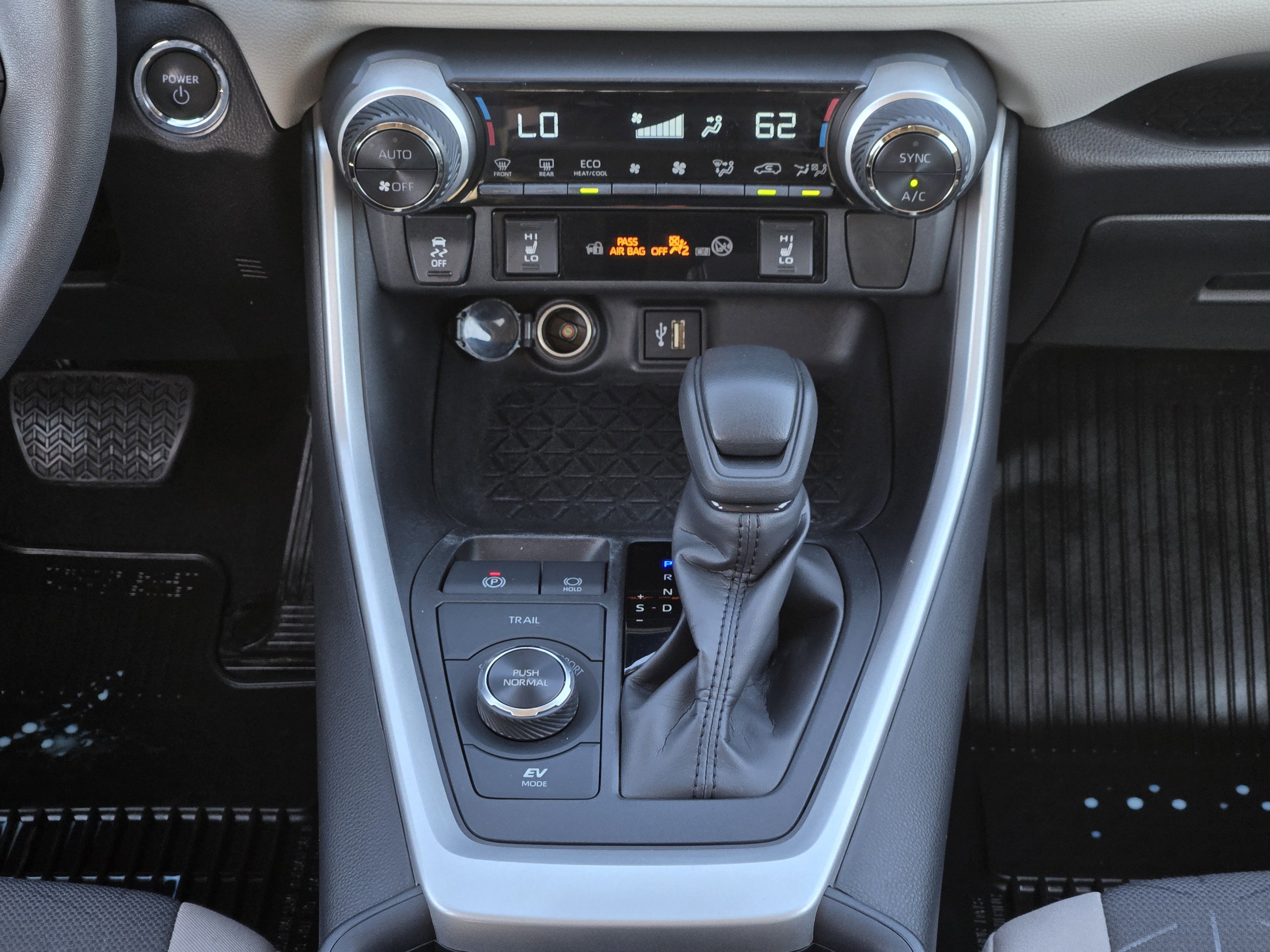 Used 2024 Toyota RAV4 XLE w/ Convenience Package image 24