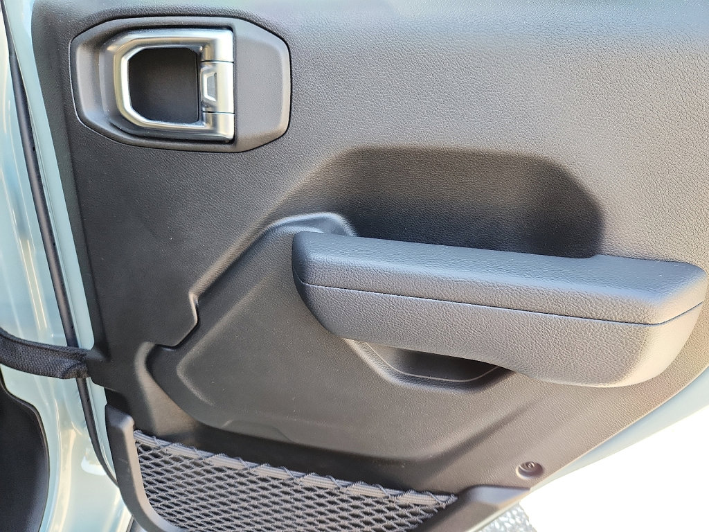 Used 2023 Jeep Wrangler Sport S image 13