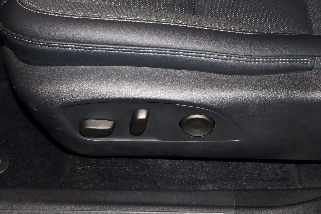 Used 2025 Chevrolet Equinox EV LT FWD image 23