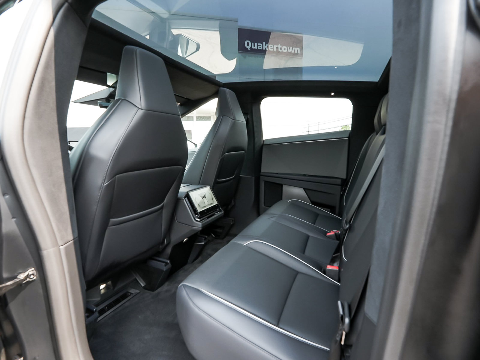 Used 2024 Tesla Cybertruck AWD Crew Cab image 32