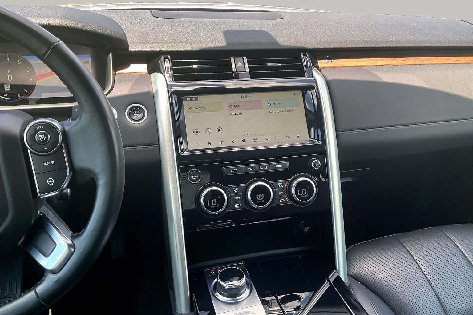 Used 2018 Land Rover Discovery HSE AWD/4WD image 6