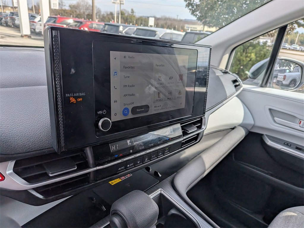 Used 2025 Toyota Sienna LE image 16