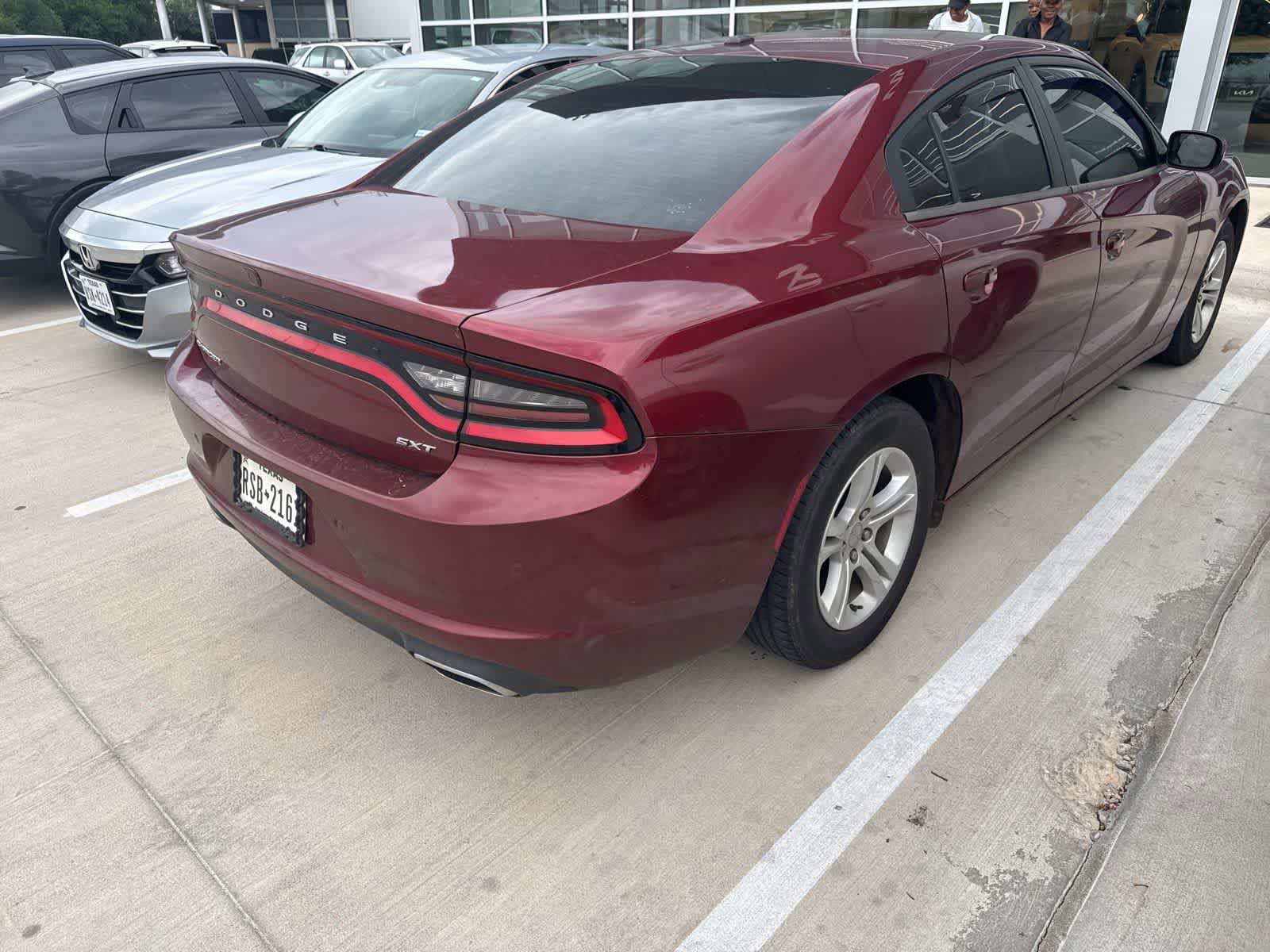 Used 2018 Dodge Charger SXT RWD image 3