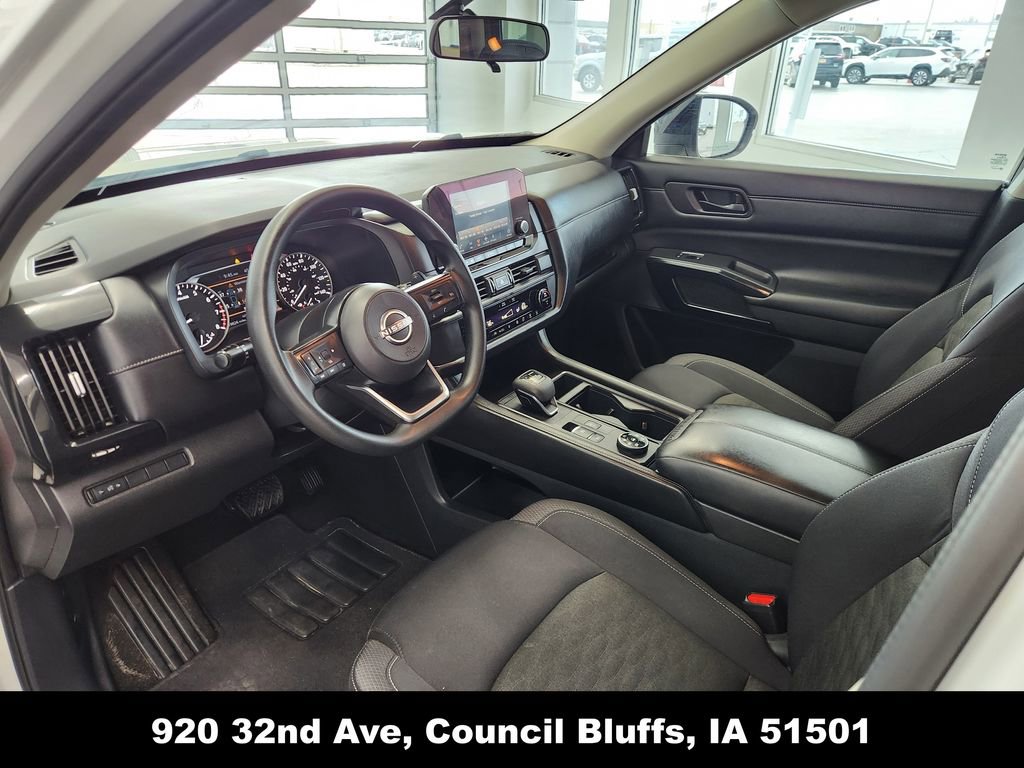 Used 2024 Nissan Pathfinder S image 18