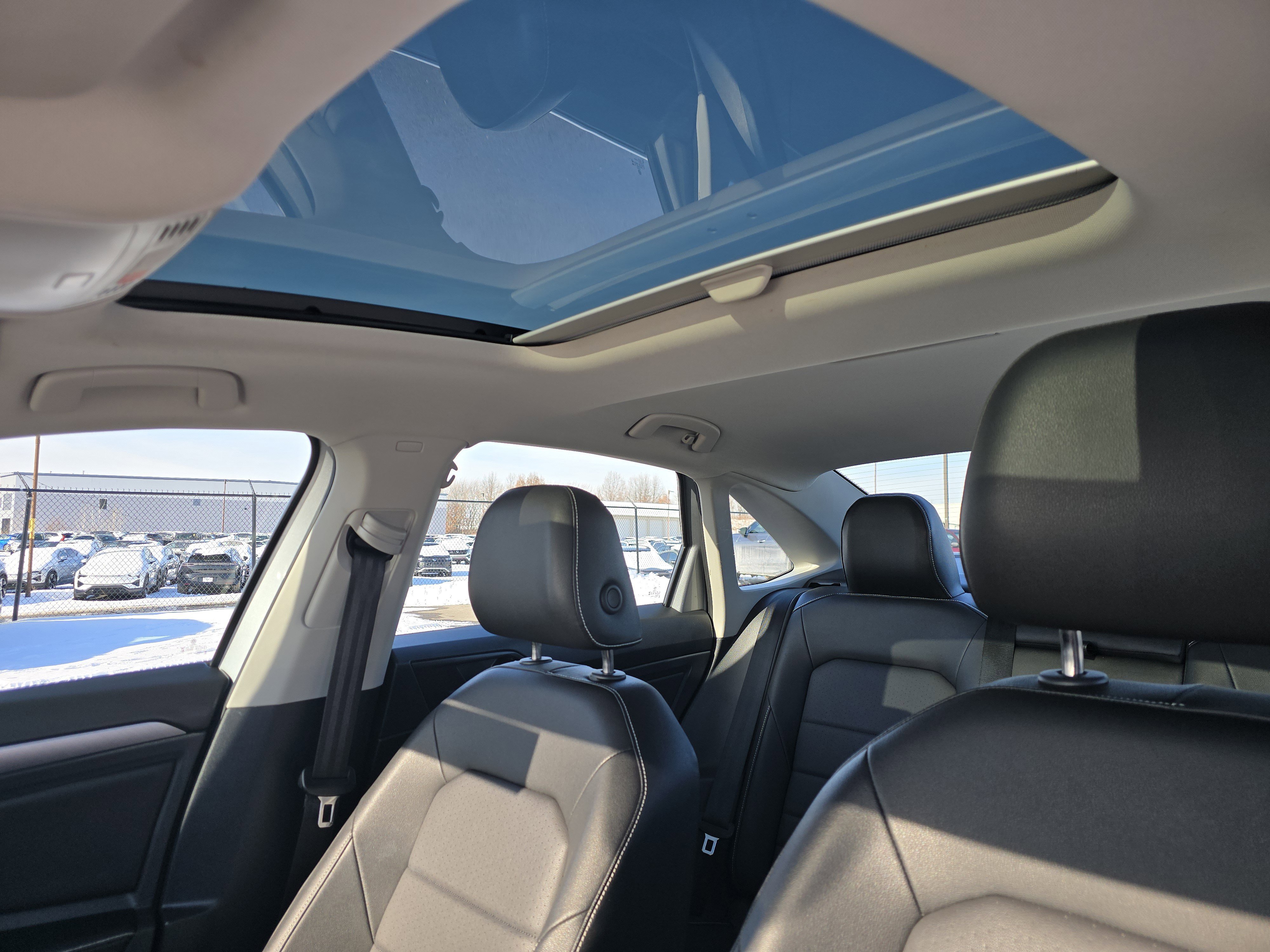 Used 2024 Volkswagen Jetta SE image 9