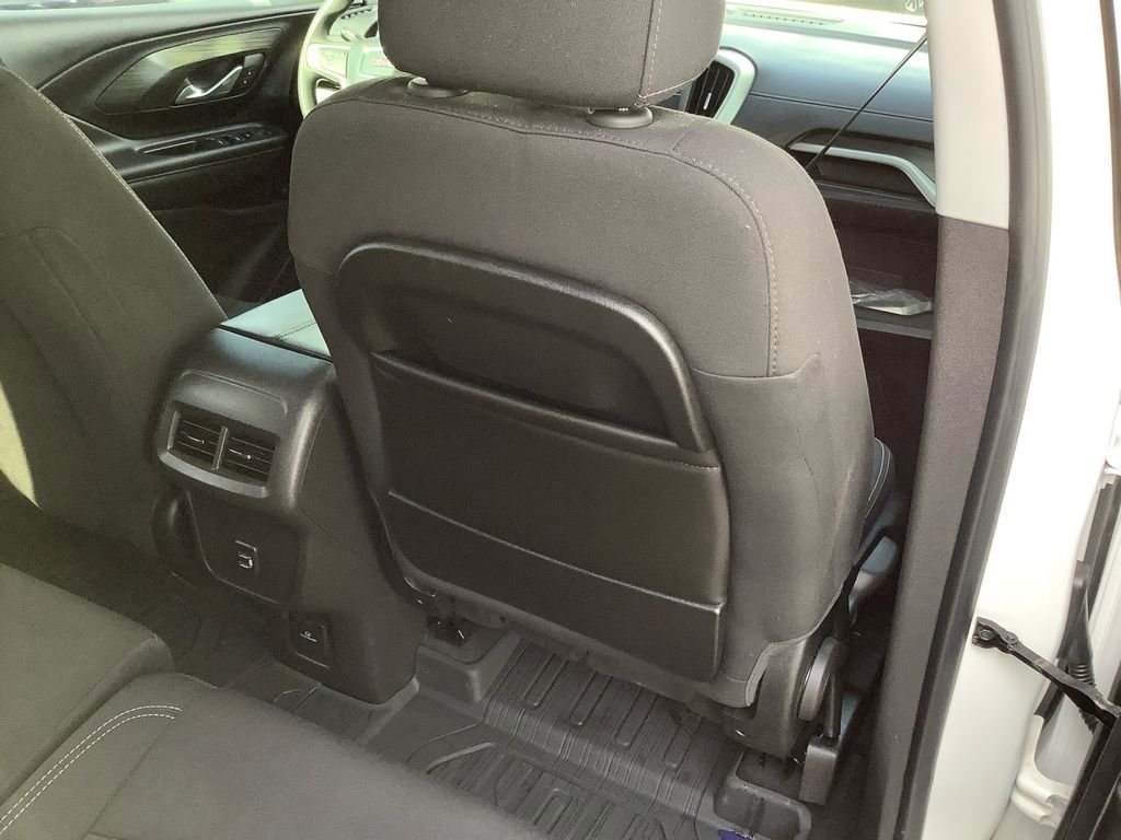 Used 2024 GMC Terrain SLE w/ Driver Convenience Package FWD image 17
