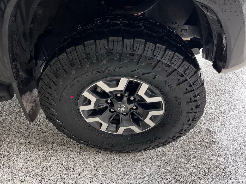 Used 2020 Toyota Tacoma TRD Off-Road w/ Technology Package image 8