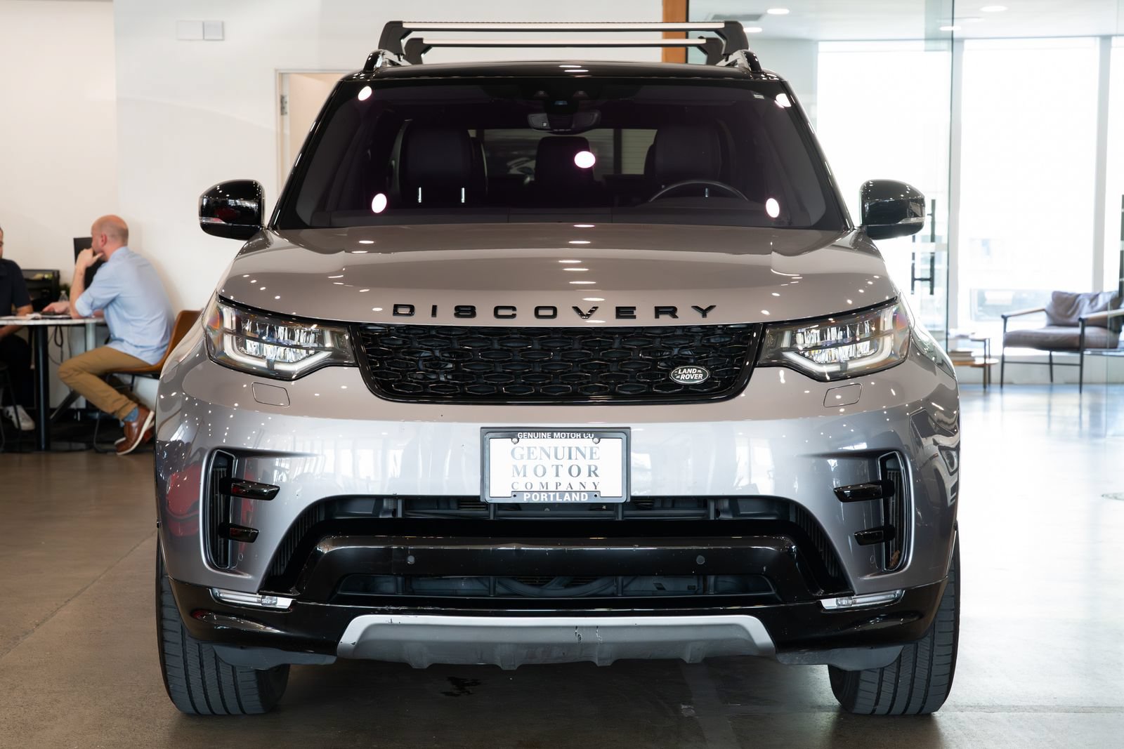Used 2020 Land Rover Discovery Landmark AWD/4WD image 2