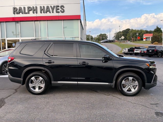 Used 2025 Honda Pilot EX-L image 2