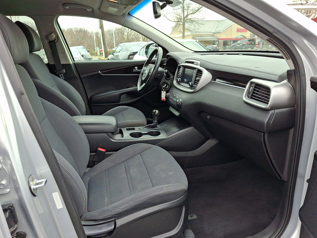 Used 2018 Kia Sorento LX image 11