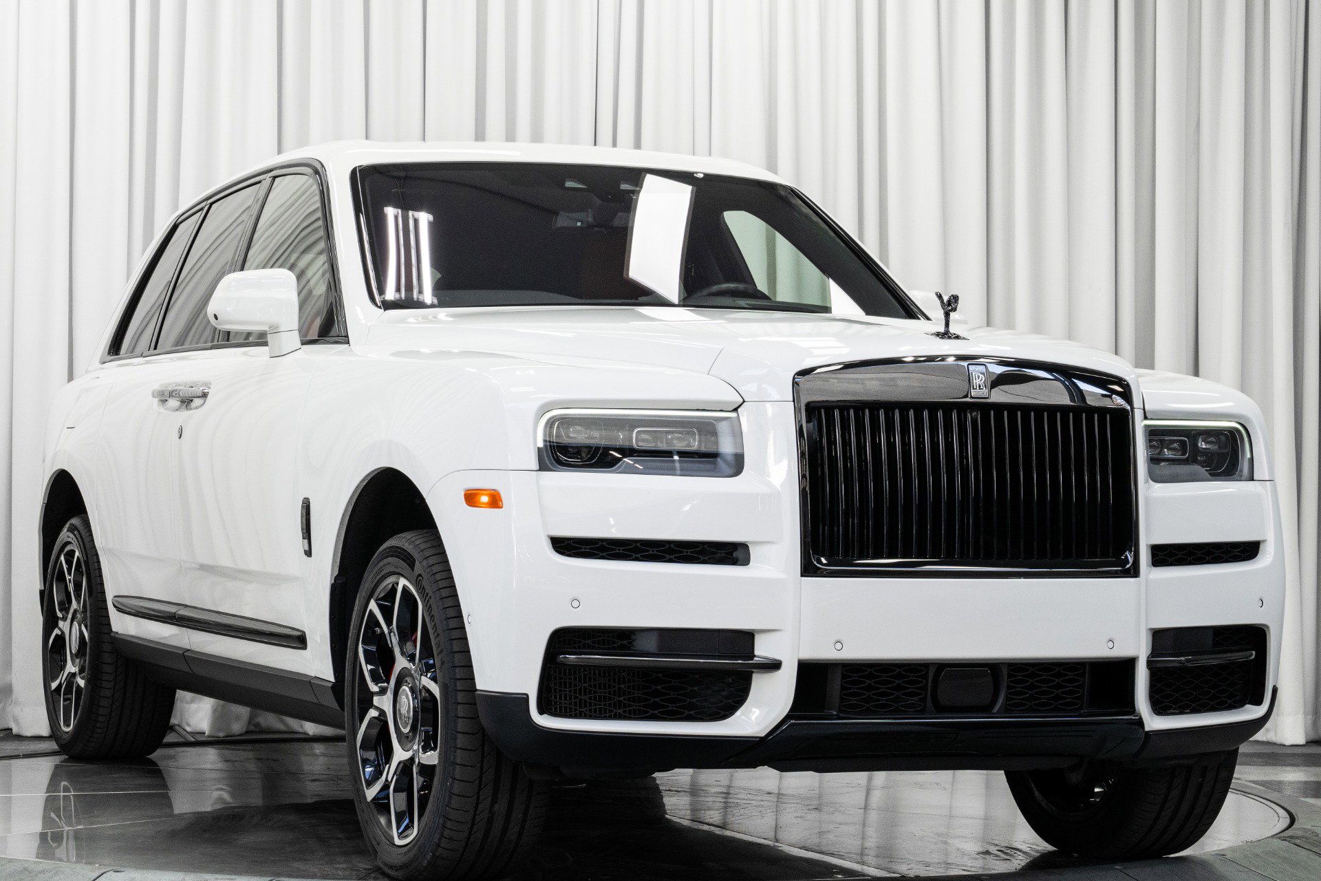 Used 2023 Rolls-Royce Cullinan Black Badge w/ Dark Exterior Package image 3