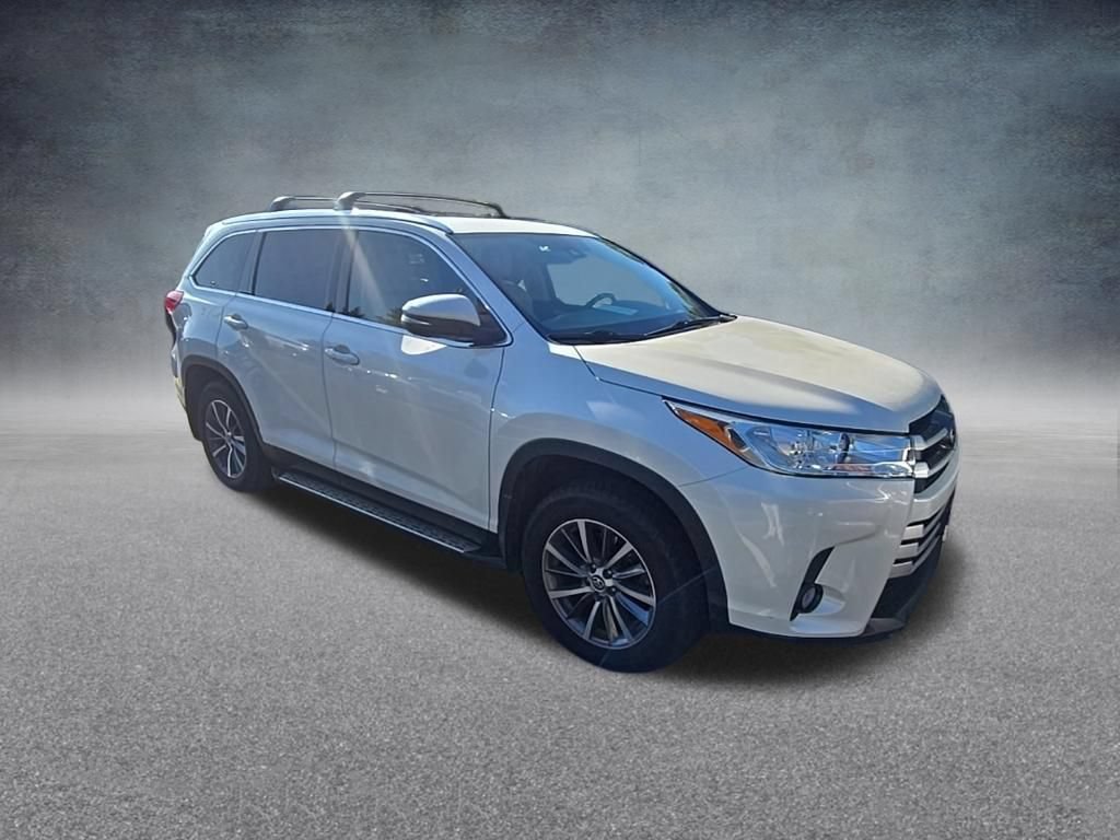 Used 2019 Toyota Highlander XLE w/ Carpet Mat Package (TMS) AWD/4WD image 8