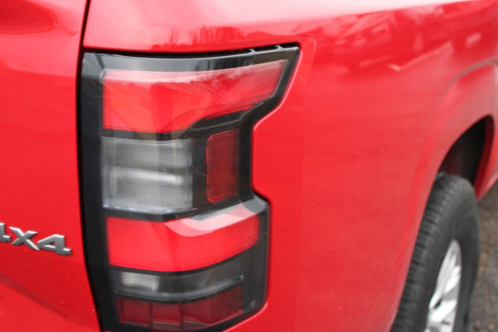 Used 2024 Nissan Frontier SV image 12