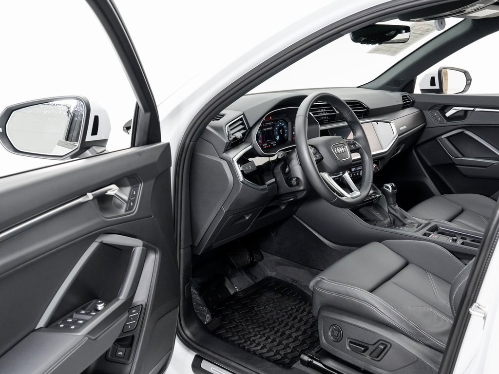 Used 2024 Audi Q3 2.0T Premium w/ Convenience Package image 7