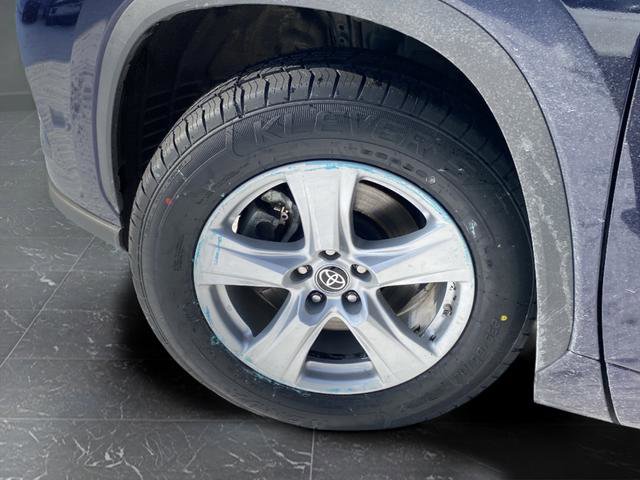 Used 2023 Toyota Highlander LE FWD image 32