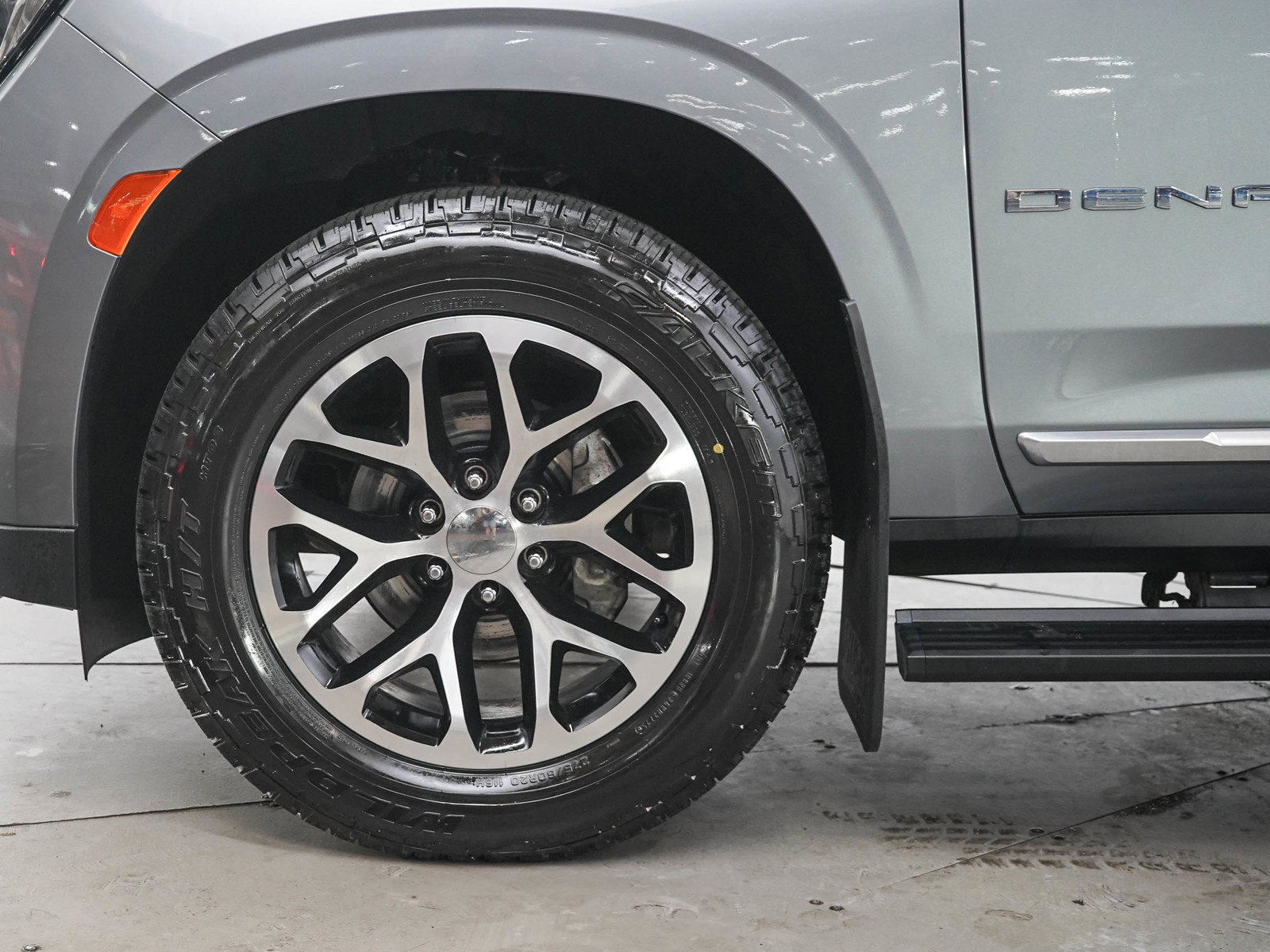 Used 2021 GMC Yukon Denali w/ Denali Premium Package AWD/4WD image 30