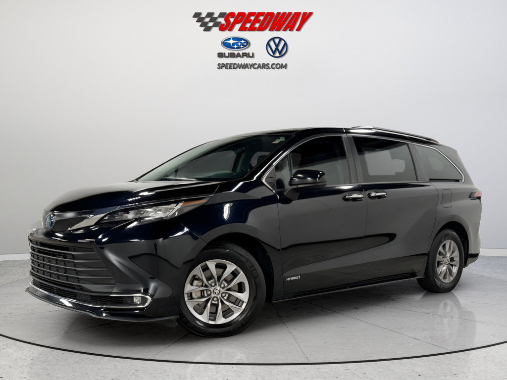 Used 2021 Toyota Sienna XLE image 3