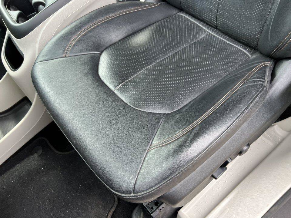 Used 2020 Chrysler Pacifica Touring-L Plus w/ Advanced Safetytec Group FWD image 12