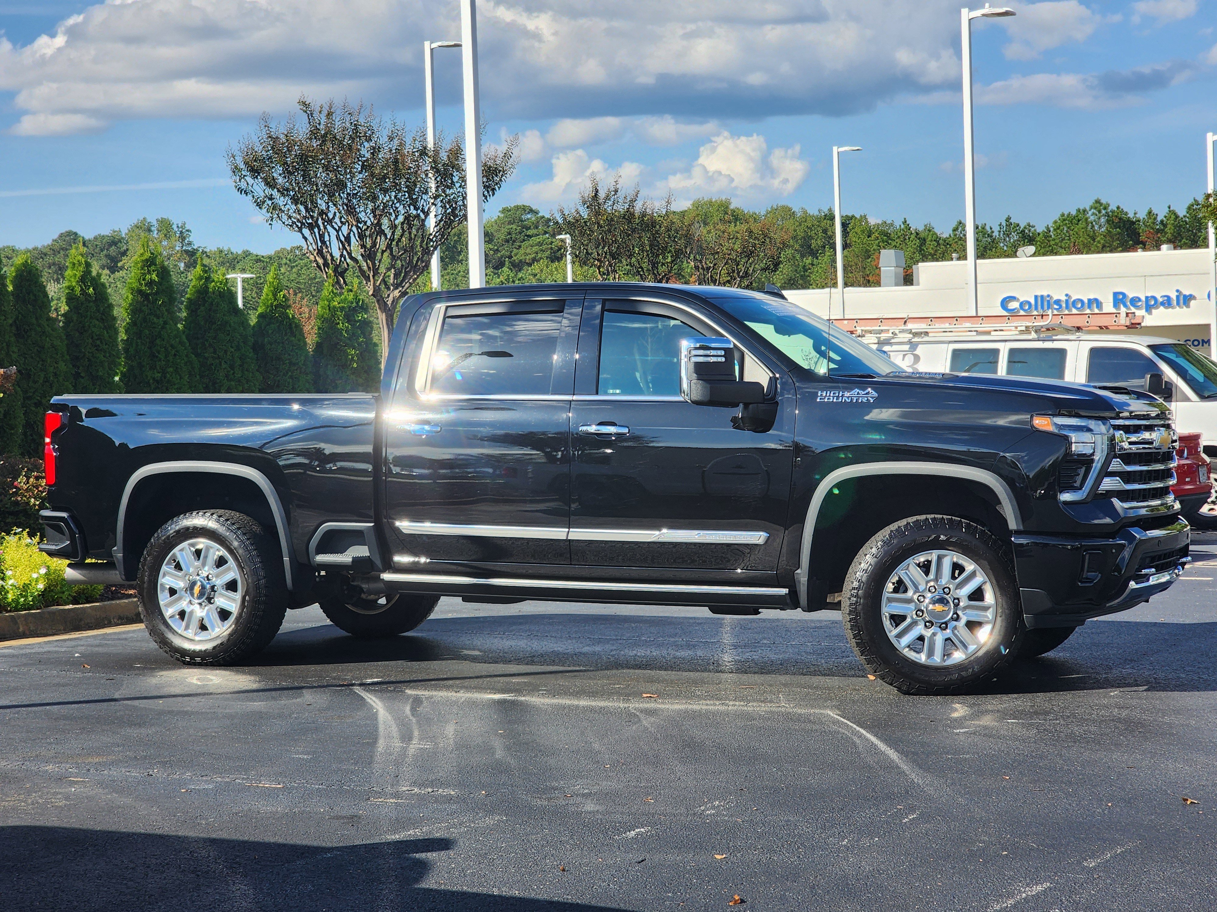 Used 2024 Chevrolet Silverado 2500 High Country w/ High Country Premium Package image 3