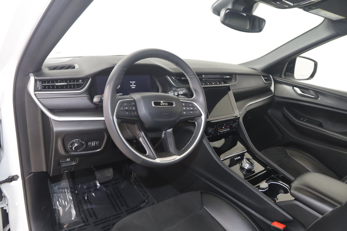 Used 2023 Jeep Grand Cherokee L Laredo AWD/4WD image 23
