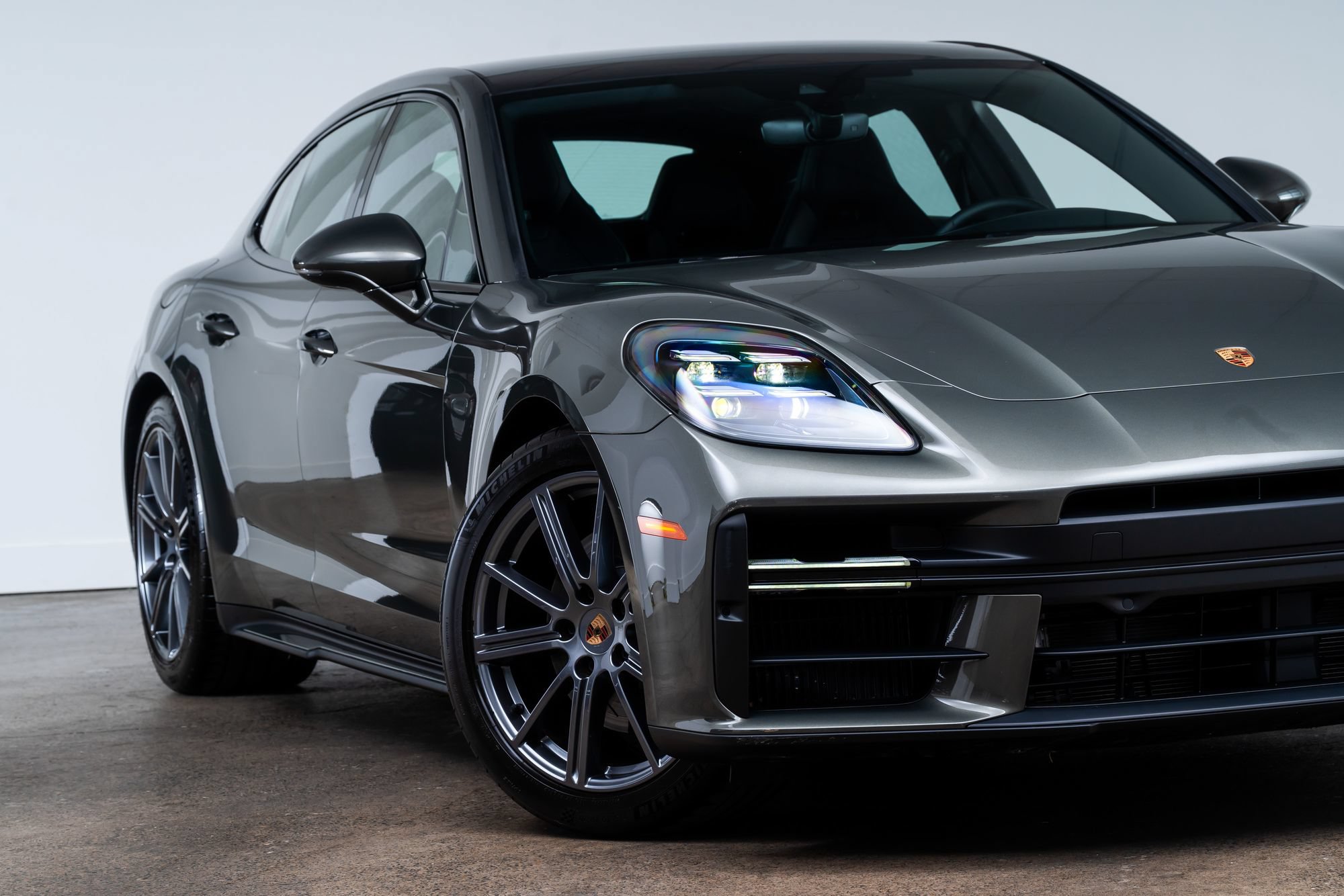 Used 2024 Porsche Panamera RWD image 2