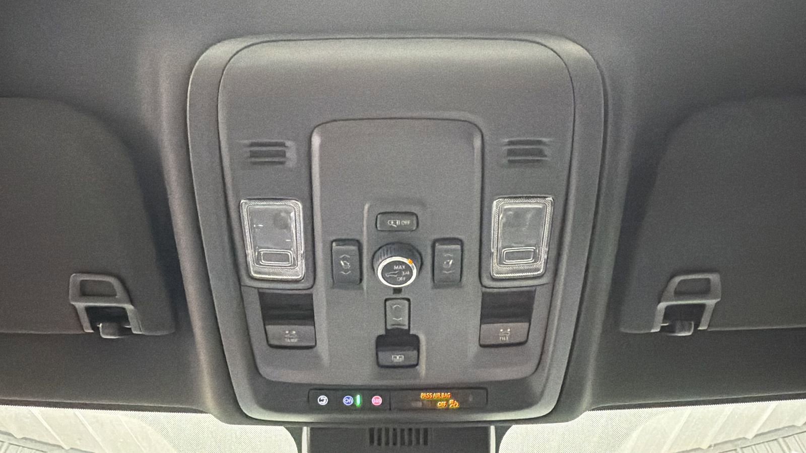 Used 2025 GMC Yukon XL Denali w/ Sun & Power Step Package image 33