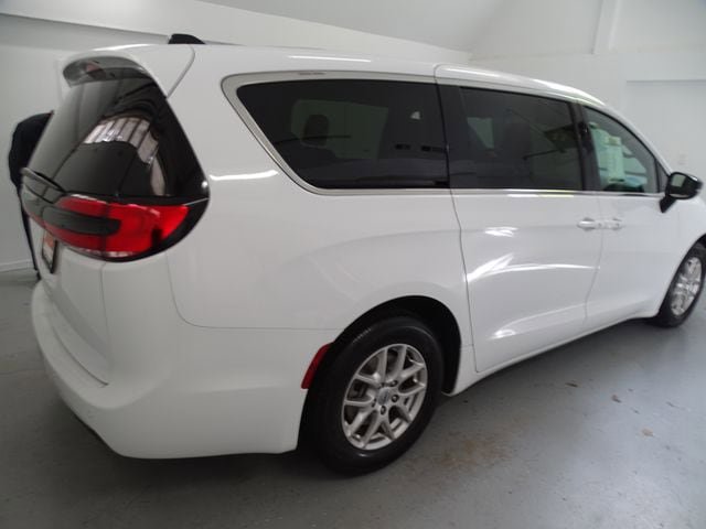 Used 2025 Chrysler Pacifica Select FWD image 22