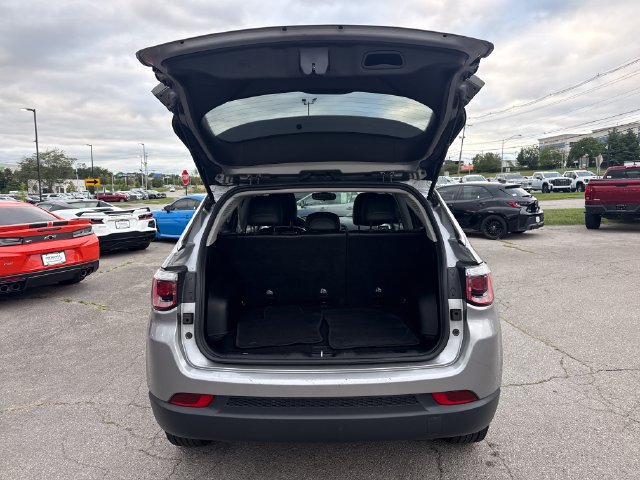 Used 2020 Jeep Compass Latitude FWD image 9
