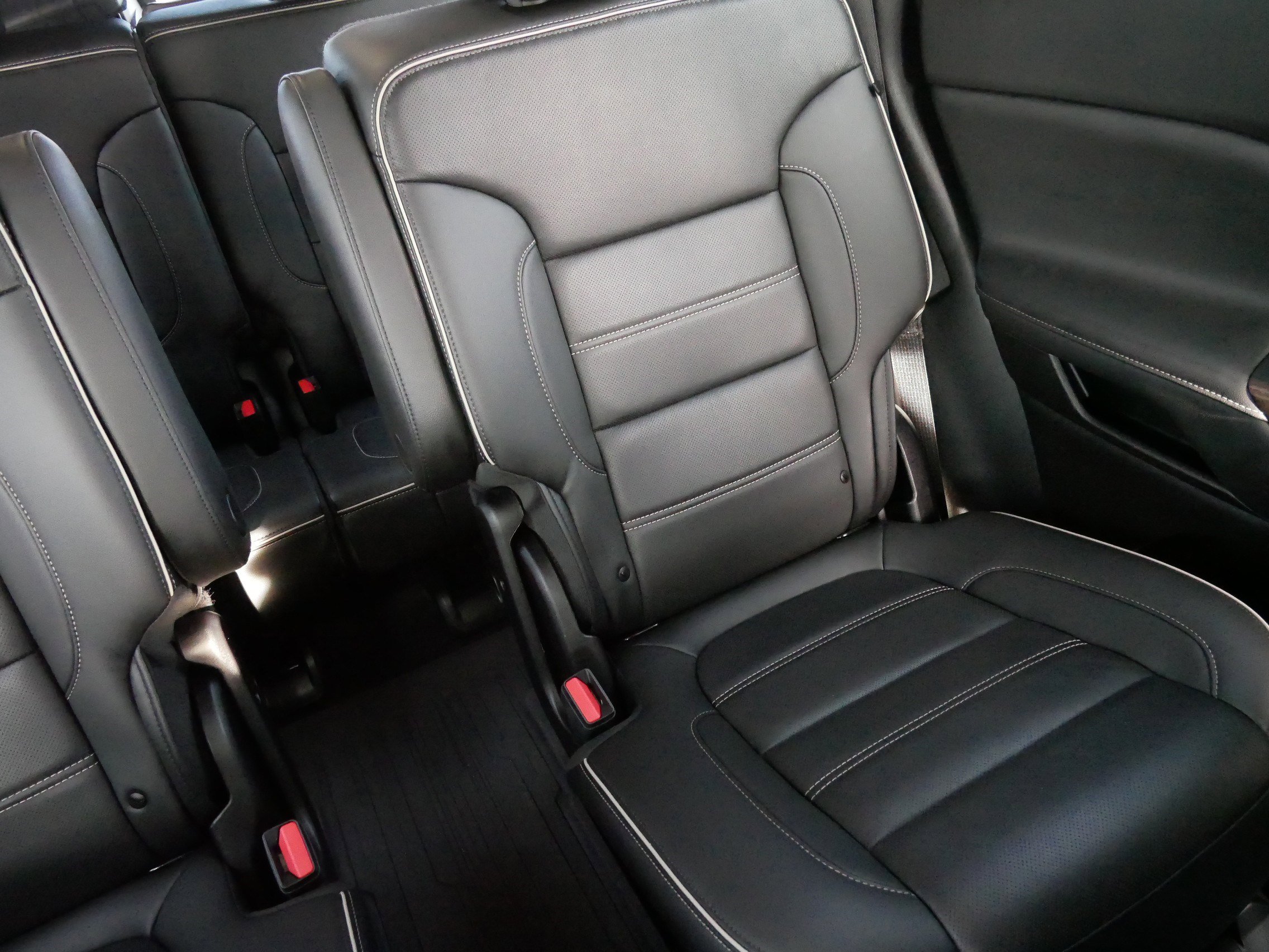 Used 2023 GMC Acadia Denali w/ Black Diamond Edition image 14