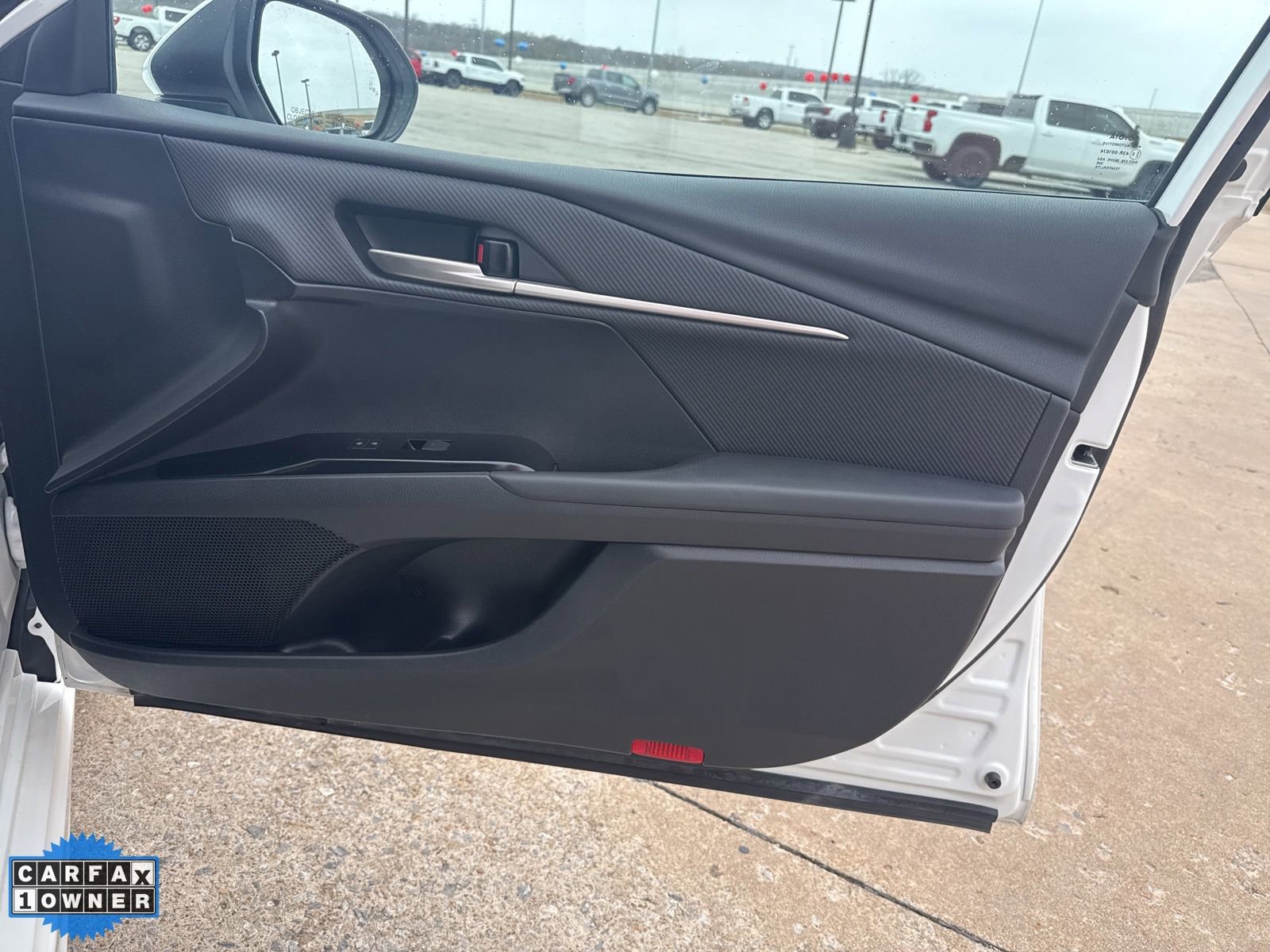 Used 2025 Toyota Camry SE image 24