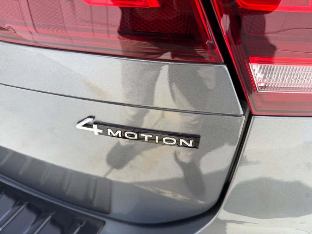 Used 2023 Volkswagen Tiguan SE w/ Panoramic Sunroof Package AWD/4WD image 11