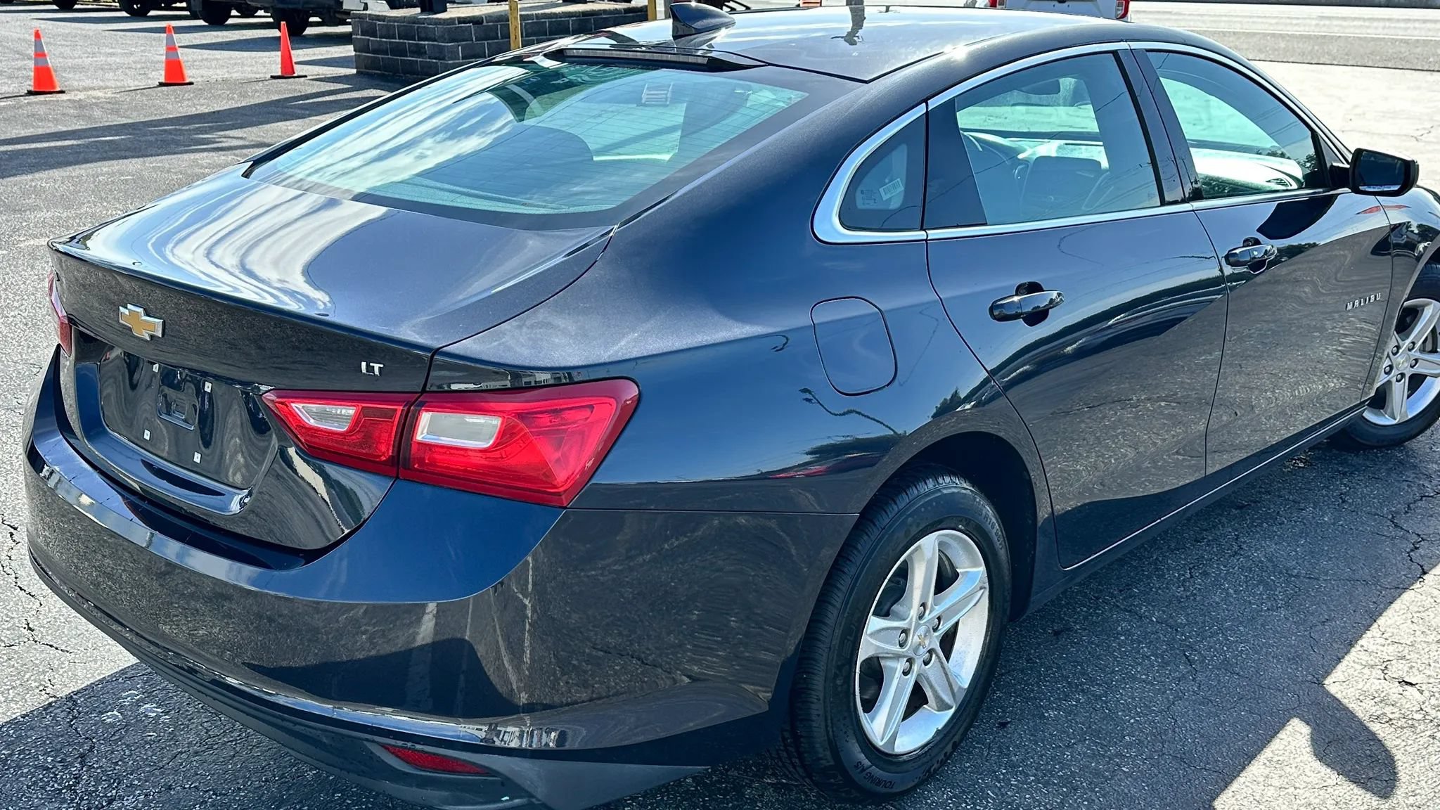 Used 2023 Chevrolet Malibu LT FWD image 5