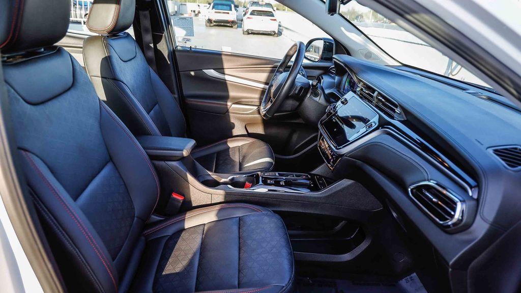 Used 2023 Chevrolet Bolt EUV Premier w/ Redline Edition image 20