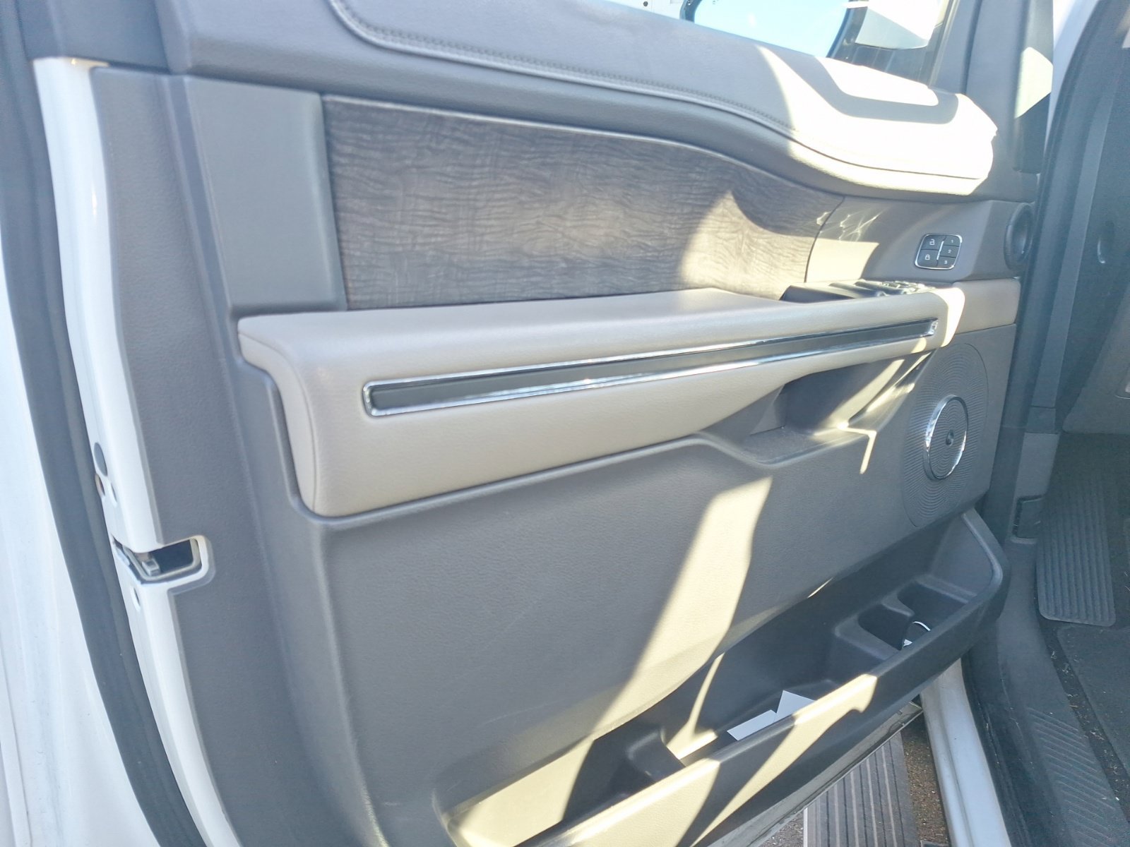 Used 2021 Ford Expedition Max Limited AWD/4WD image 12