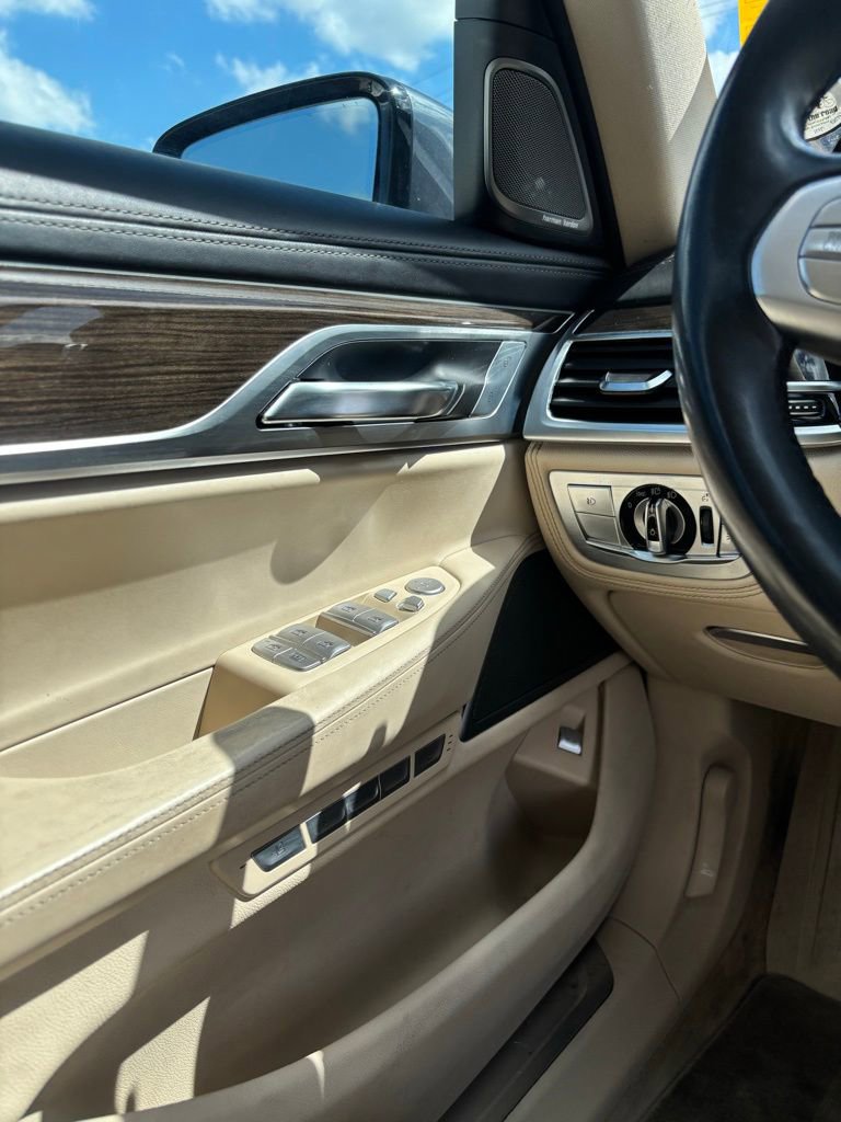 Used 2016 BMW 750i xDrive image 16